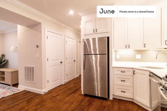 Building Photo - Room in Shared 4 bed/1.5 bath home in Somerville