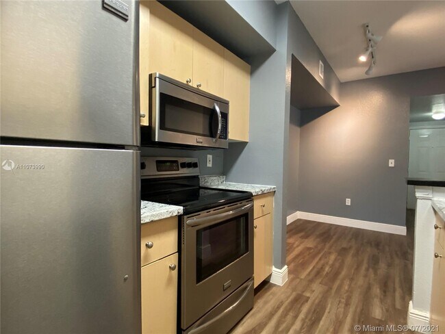 Foto del edificio - 2582 Centergate Dr