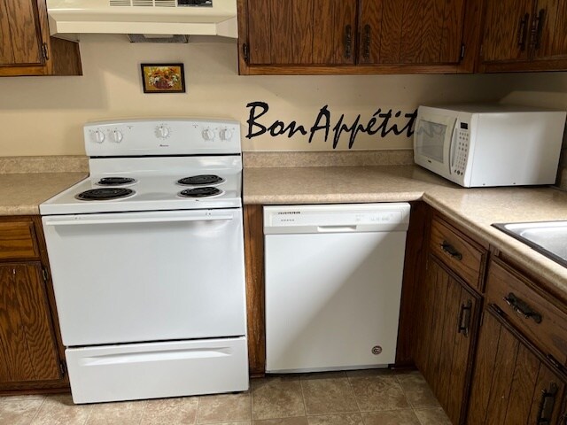 Kitchen Appliances - 1832 South St