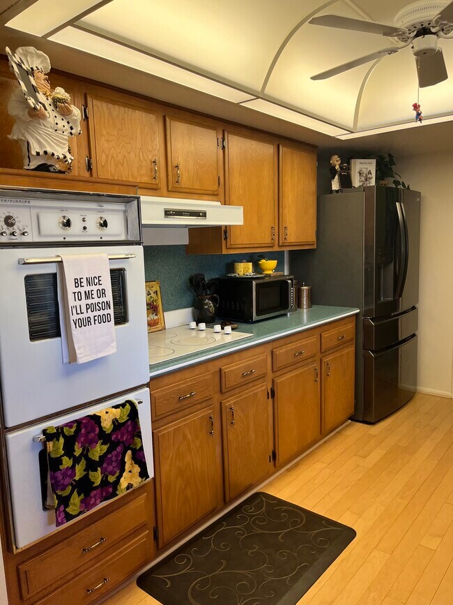 kitchen - 10229 W Bolivar Dr