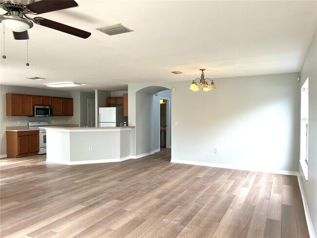 Foto del edificio - 10631 Shady Preserve Dr
