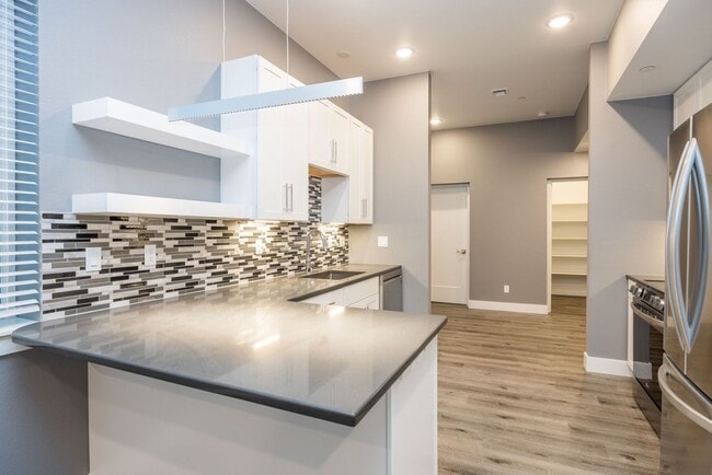 Building Photo - 745 N Washington Ave