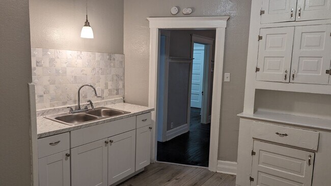 Foto del edificio - 536 Holbrook St