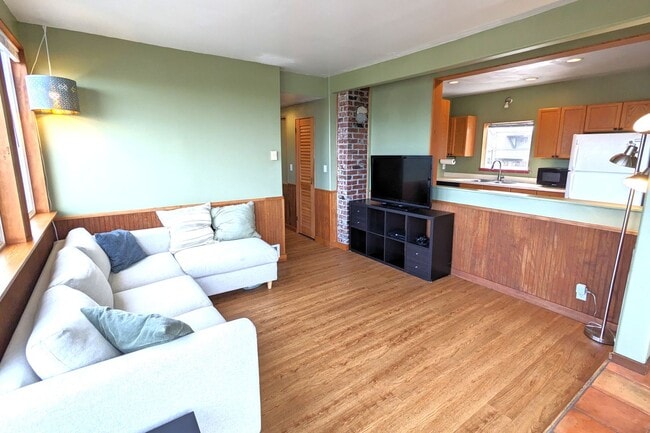 Building Photo - 3022 Federal Ave