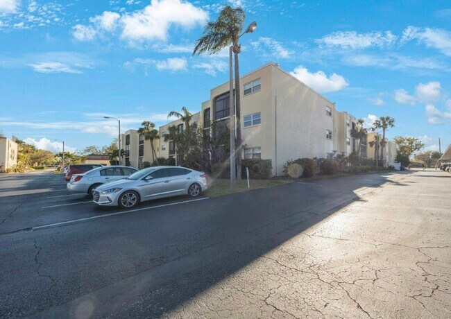 Building Photo - 11485 Oakhurst Rd