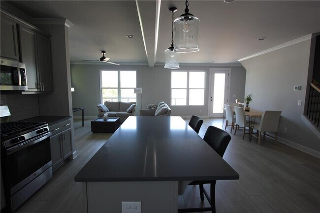 Foto del edificio - 1740 Bolton Rd NW