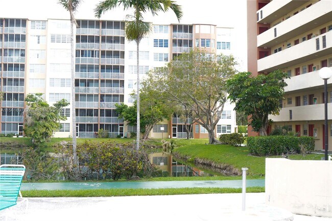 Foto del edificio - 1770 NE 191st St