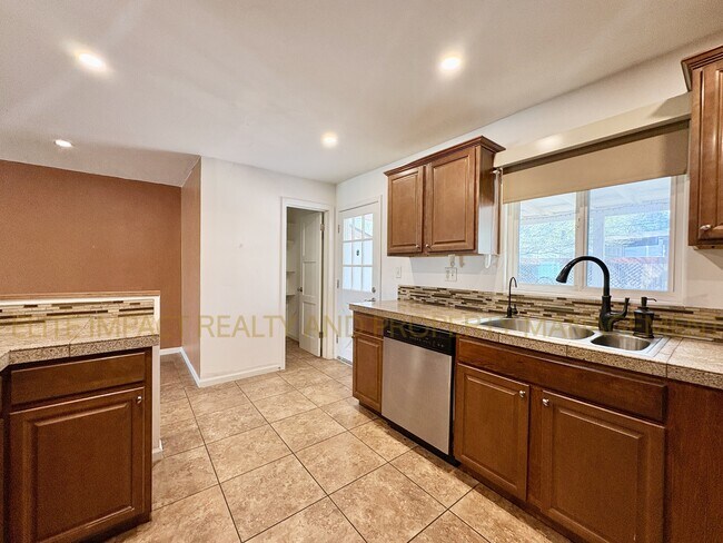 Foto del edificio - 5621 E Lester St