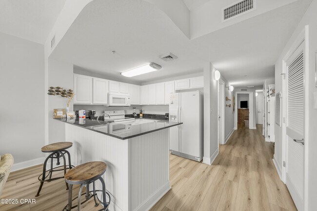 Foto del edificio - 15817 Front Beach Rd