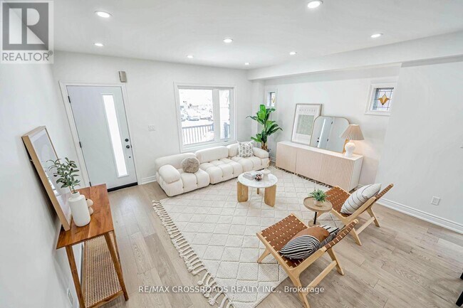 Building Photo - 548 Glebeholme Blvd