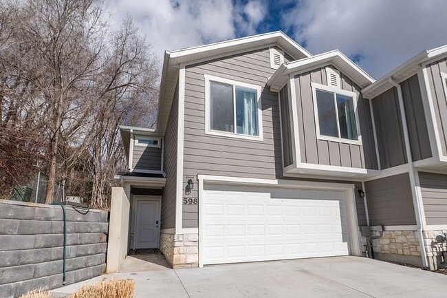 Building Photo - 598 Plum Crk Ln