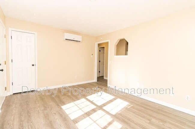 Building Photo - 2425 Ashmore Ave