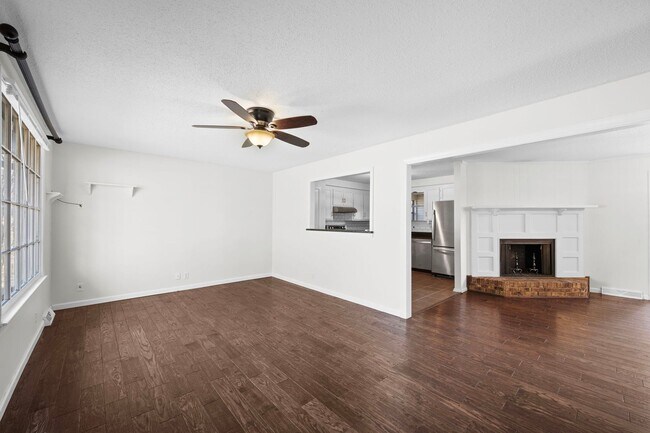 Foto del edificio - 2560 Memorial Dr