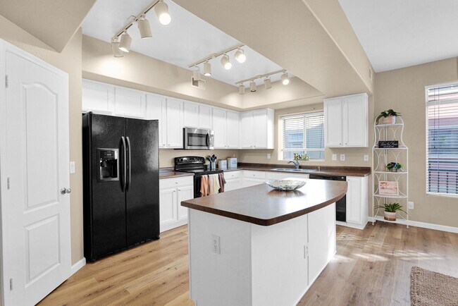 Building Photo - 900 S 94th St
