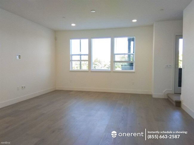 Building Photo - 3 br, 3.5 bath Townhome - 6 Avondale Ave -