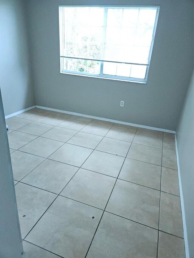 Foto del edificio - 5065 Wiles Rd