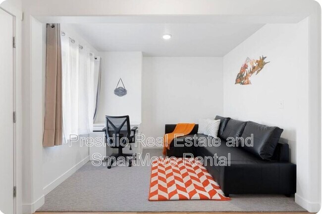 Foto del edificio - 6014 High Moon Pl