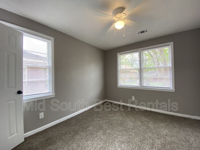 Building Photo - 182 Vaal Ave