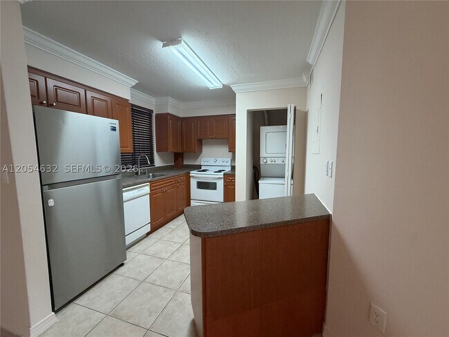 Foto del edificio - 6195 NW 186th St