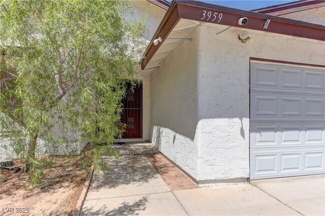 Building Photo - 3959 Avila St