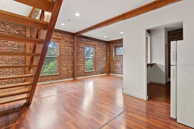 Foto del edificio - 100-102 Main St