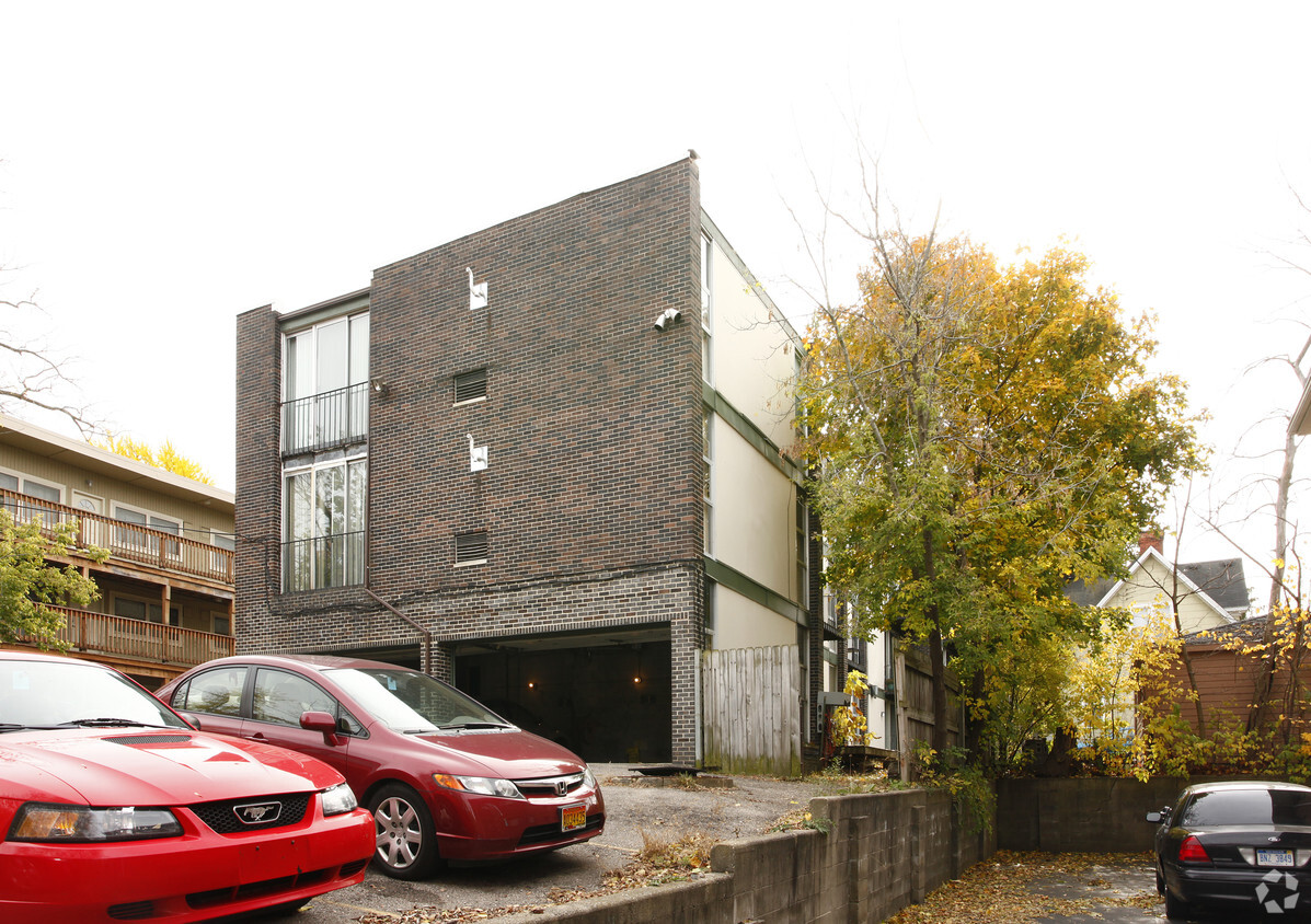 Building Photo - Kingsley Apartments