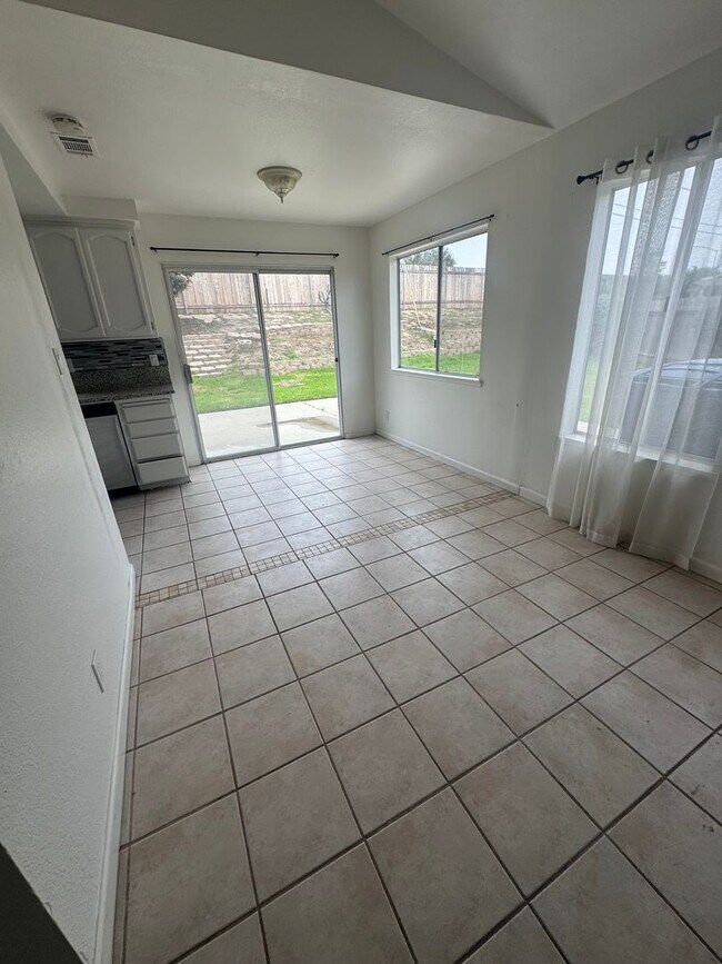 Foto del edificio - 115 Cain Dr