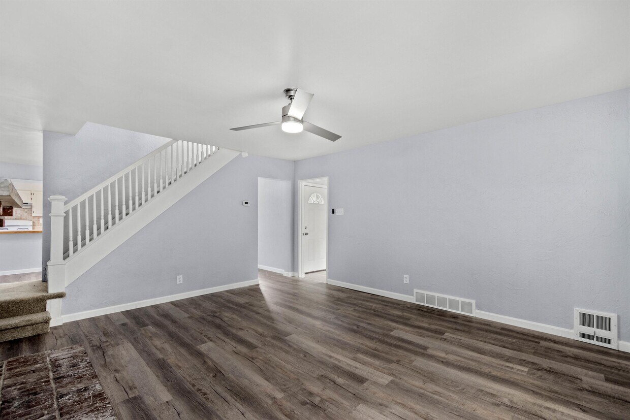 Primary Photo - 124 Park Way