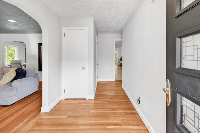 Building Photo - 26 Pearsall Pl
