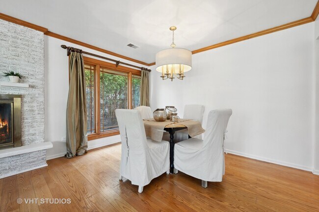 Building Photo - 209 W Sturtz St