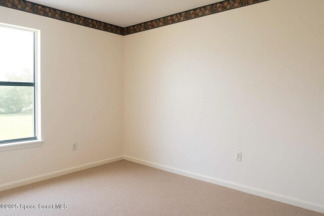 Building Photo - 817 Faull Dr