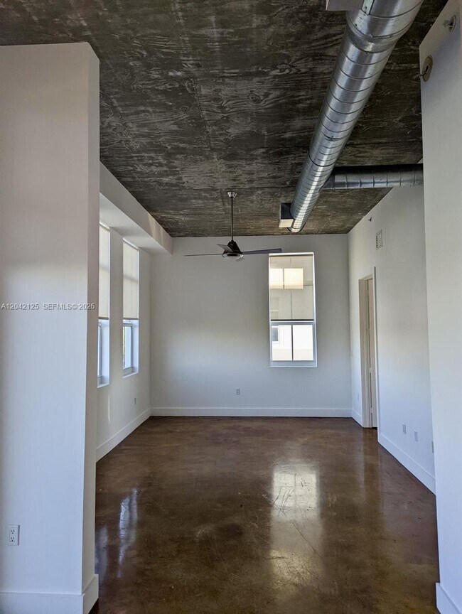 Building Photo - 1789 NE Miami Gardens Dr