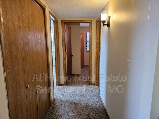 Building Photo - 2850 S Rogers Ave