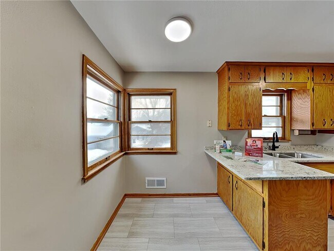 Foto del edificio - 2092 Bush Ave E