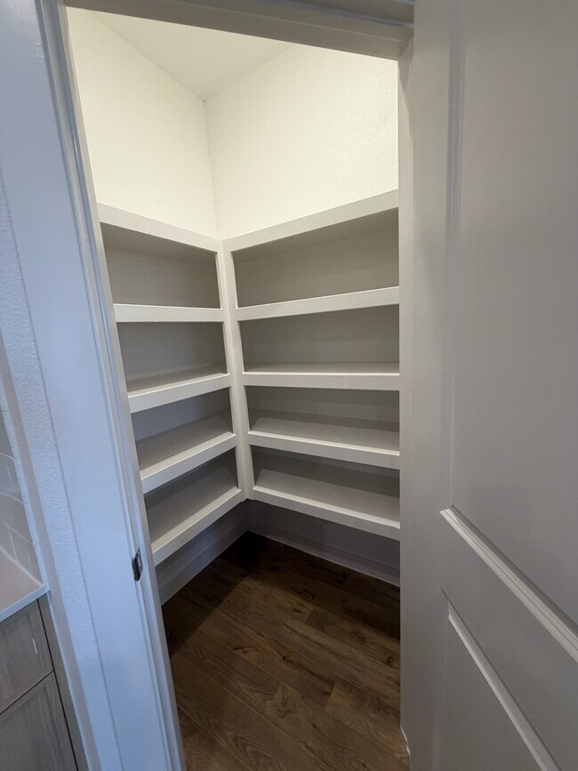 Foto del edificio - 3550 Blue Mockingbird St