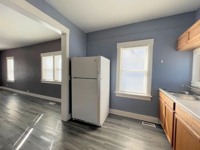 Foto del edificio - 2 bedroom home with garage