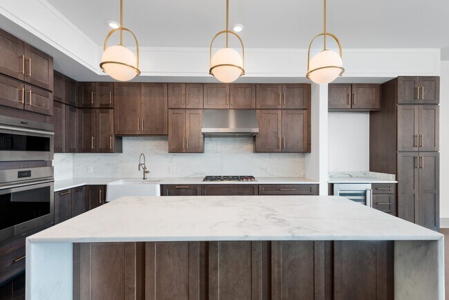 Building Photo - 1616 W End Ave