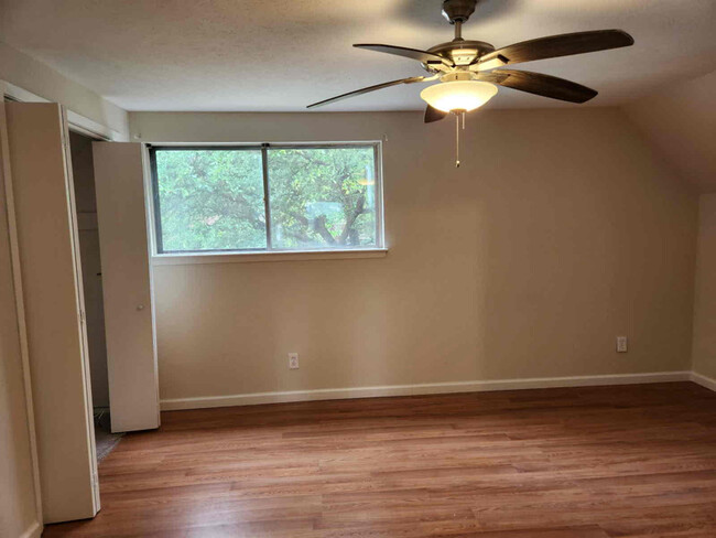 Building Photo - 514 Hughes Dr