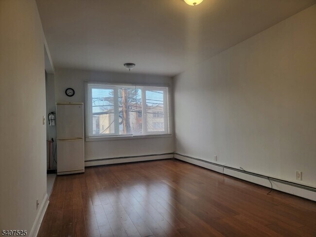 Foto del edificio - 24 E Price St