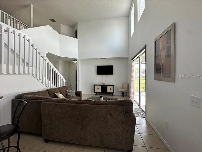 Building Photo - 2423 Willow Tree Ln