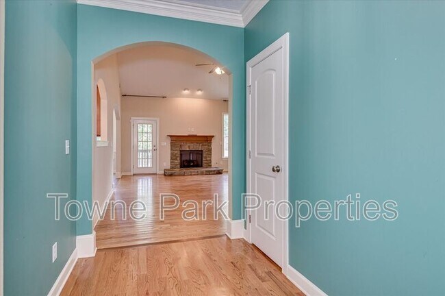 Foto del edificio - 1661 Jamestown Ave