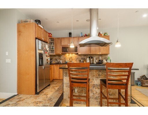 Building Photo - 260 W Broadway