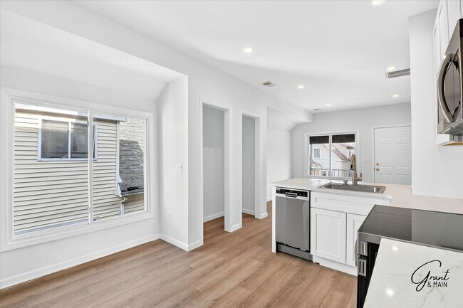 Foto del edificio - 3175-3177 Jacob - Grit and Grind Ventures LLC