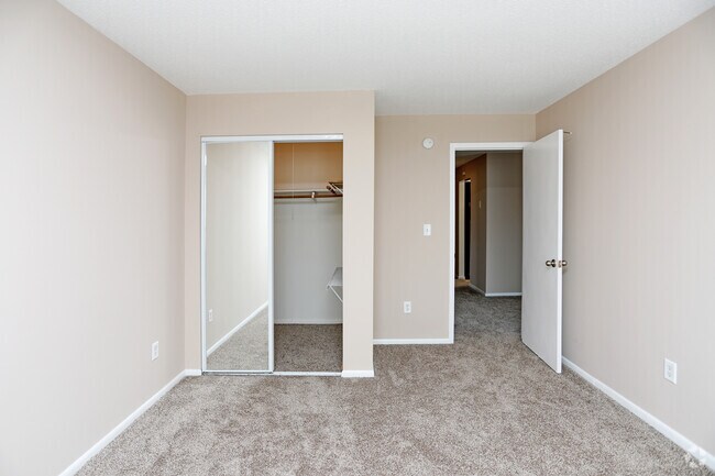 1HAB, 1BA - 900 ft² - Park 85