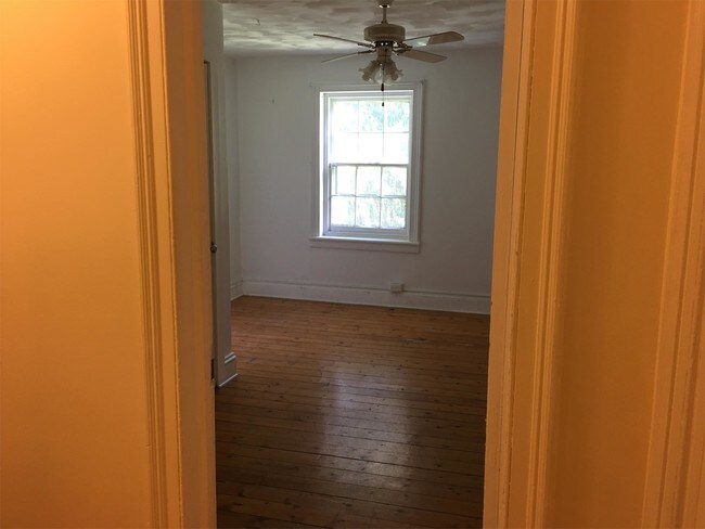 Building Photo - Schuyler House - 101