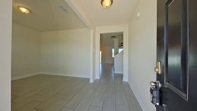 Foto del edificio - Gorgeous 5 Bedroom Home in Alta Lakes!