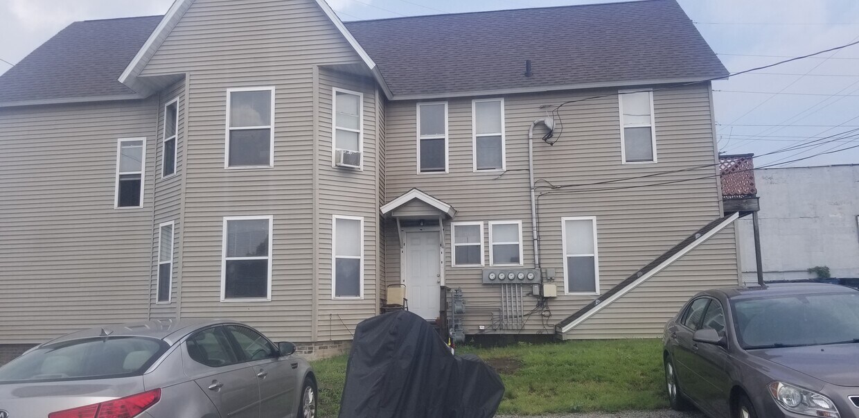 Primary Photo - 121 E 11th St