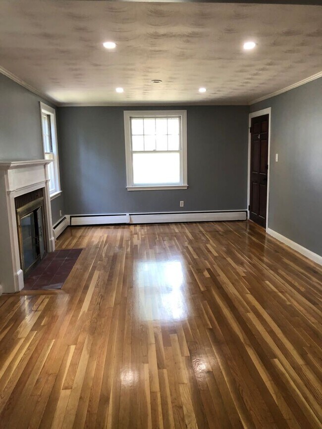 Living room - 10 Robken Rd