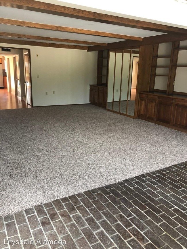 Building Photo - 4 br, 3 bath House - 676 Westline Drive