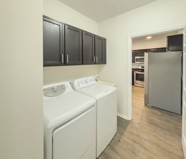 Foto del edificio - Beautiful Ranch 2 bed/2 bath Condominium
